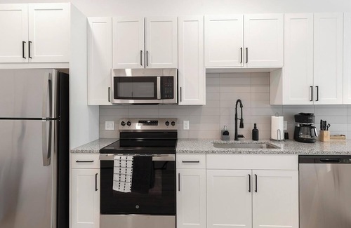 Denton Apartment | Landing | Stylish 1BD in Denton