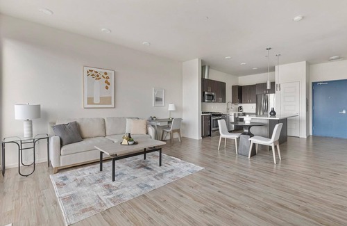 Hayden Island Apartment | Landing | Stylish 1BD, Pool, Clubhouse