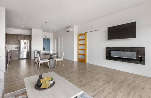 Hayden Island Apartment | Landing | Stylish 1BD, Pool, Clubhouse