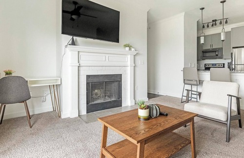 McNeil Apartment | Landing | Stylish 1BD, Pool, Clubhouse
