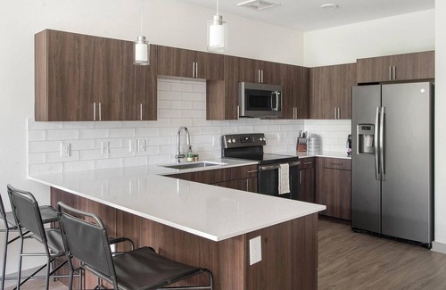Brentwood Apartment | Landing | Stylish 1BD, Rooftop Lounge, Courtyard