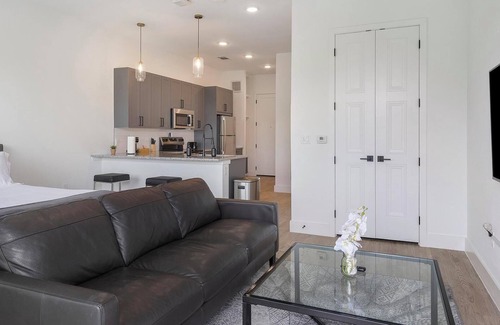 Denton Apartment | Landing | Stylish 2BD in Denton