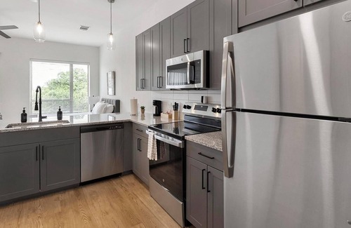 Denton Apartment | Landing | Stylish 2BD in Denton