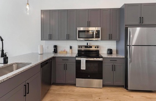 Denton Apartment | Landing | Stylish 2BD in Denton