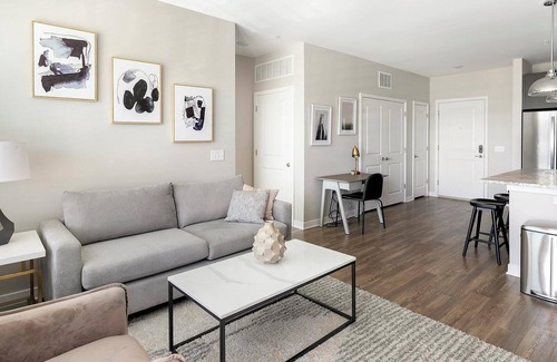 Huntsville Apartment | Landing | Stylish 2BD, Pool, Gym
