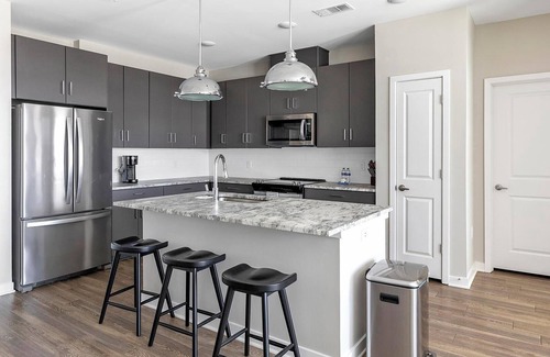 Huntsville Apartment | Landing | Stylish 2BD, Pool, Gym