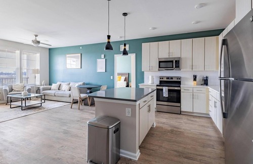 Kenton Apartment | Landing | Stylish 2BD, Yoga Studio, Clubhouse