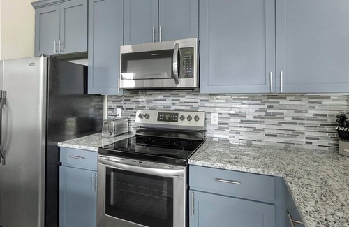 Nassau Bay Apartment | Explore Voyager at Space Center: 2 Bedrooms, Pet Friendly
