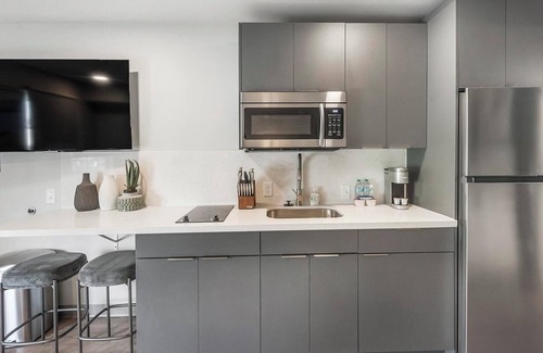 Hermitage Apartment | Landing | Stylish Studio in Downtown Hermitage