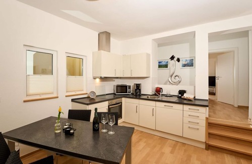 Daun Apartment | Cozy Landküche Ferienwohnung with Kitchen & Family Comfort