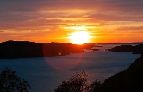 Halsa Municipality House | Scenic Coastal Retreat: Family & Pet-Friendly Amenities