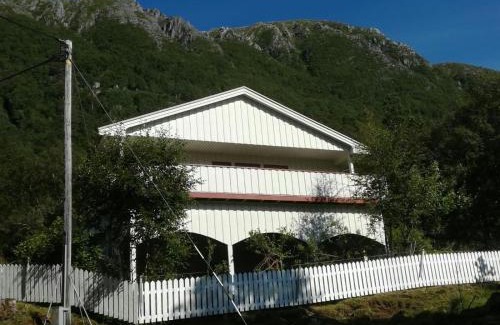 Halsa Municipality House | Scenic Coastal Retreat: Family & Pet-Friendly Amenities