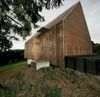 Fresing House | Discover a Unique Designer Retreat with Wine Cellar