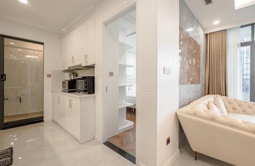 Hang Xanh Hotel | Experience Landmark 81 Aurora with Top-Rated Amenities