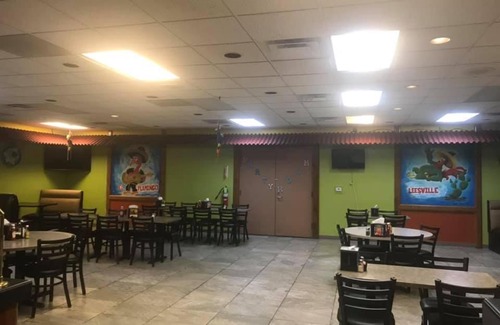 New Llano Hotel | Convenient Landmark Hotel with Pool and Pet-Friendly Options
