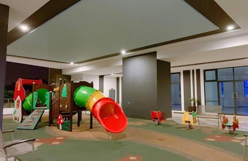 Kampung Bukit Dukong Apartment | Discover Landmark Residence: 4-Star Stay with Hot Tub