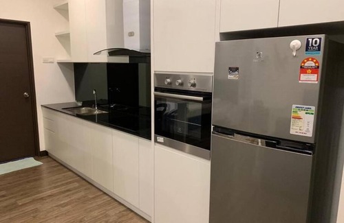 Kampung Bukit Dukong Apartment | Pet-Friendly Landmark Residence Studio with Pool & High Ratings