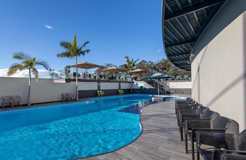 Nelson Bay Resort | Discover Landmark Resort: Oceanfront Bliss for Families