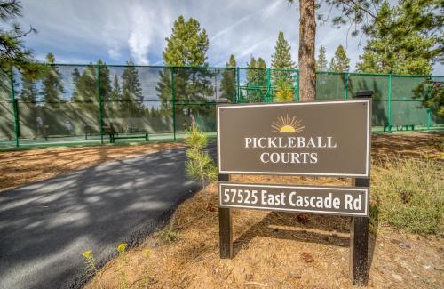 Overlook Park House | Discover Comfort at Landrise 10: Pet Friendly & Breakfast Included