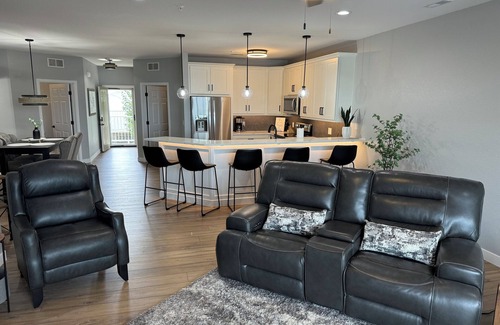 Osage Beach Condo | Lands End Luxury on the Water-Main Channel View-Free Boat Slip-No Stairs to Unit