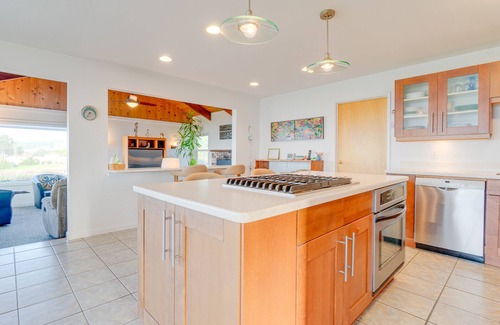 Gold Beach House | Oceanfront Escape at Lands End with Spa & Beach Access