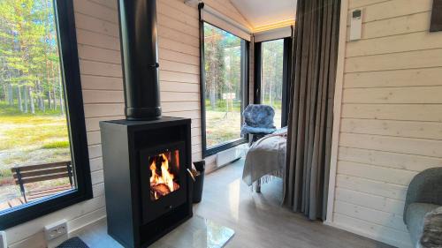 Kolari Ski Chalet | Pet-Friendly KARPALO Riverside Cabin with Sauna & BBQ