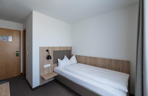 Korntal-Munchigan Hotel | Discover Family-Friendly Comfort at Landschloss Korntal