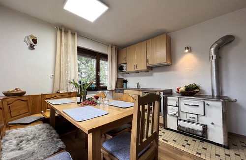 Owingen Apartment | Discover Comfort at Landstube im Grünen - Pet & Child Friendly