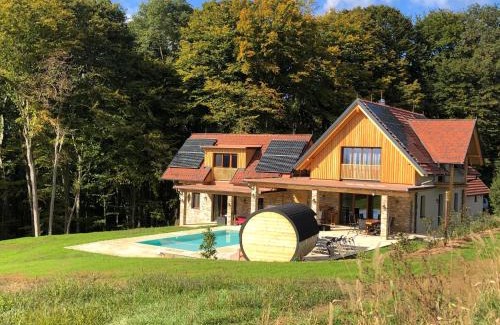Bierbaum am Auersbach Villa | Elegant Landvilla Sinelia: Exceptional Oceanfront Experience
