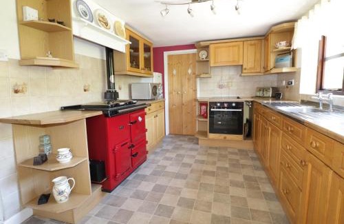 Honiton House | Experience Lane End Cottage: 4-Star Gem with Perfect Ratings