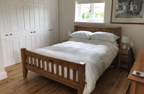 Alresford House | Top-Rated Lane End Cottage: Perfect for Family Getaways