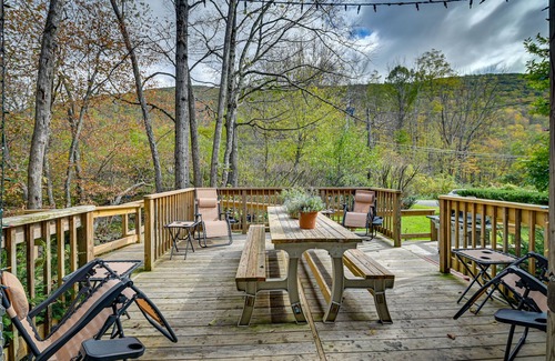 Lanesville House | Experience Lanesville Home: Pool Table, Bar & Ocean View!
