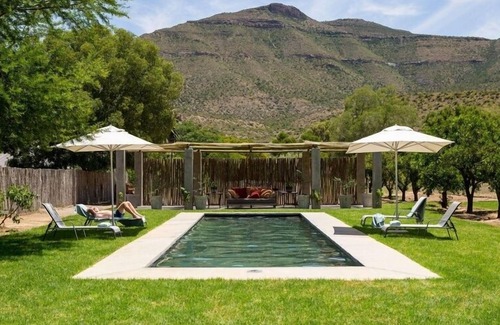 Graaff-Reinet House | Discover Langhuis Graaff Reinet: Family-Friendly Getaway