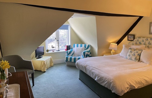 Petersfield Bed & Breakfast | Indulge at Langrish House: Spa, Breakfast & Family Friendly