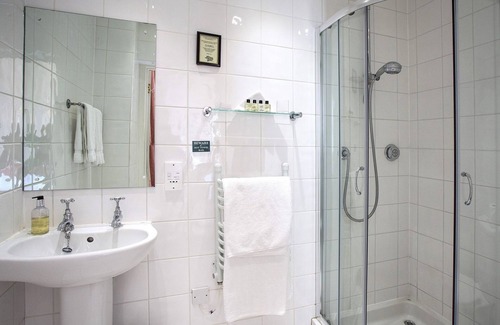 Petersfield Bed & Breakfast | Indulge at Langrish House: Spa, Breakfast & Family Friendly