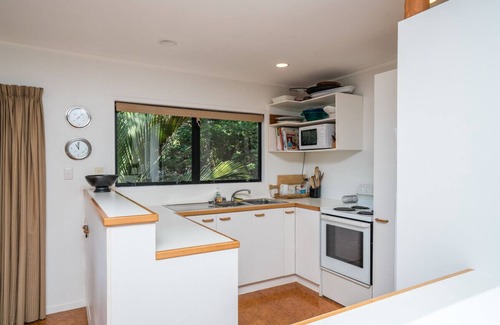 Waipu Cottage | Enchanting Langs Hideaway with Oceanfront Views