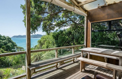 Waipu Cottage | Enchanting Langs Hideaway with Oceanfront Views