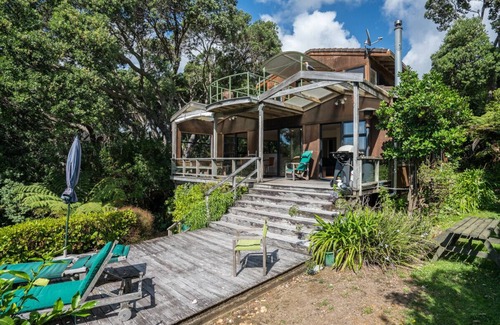 Waipu Cottage | Enchanting Langs Hideaway with Oceanfront Views