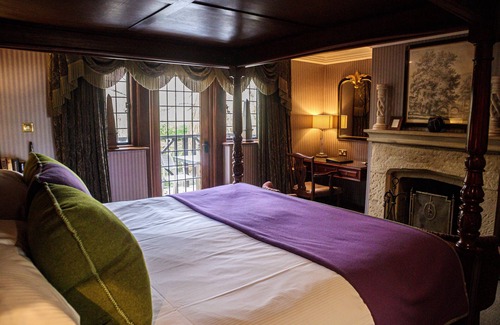 Horley Hotel | Discover Langshott Manor: 4-Star Haven with Family-Friendly Amenities