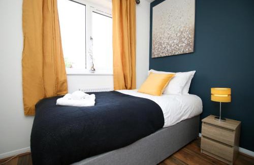 Langstone House | Family-Friendly Retreat at Langstone Close by Tŷ SA