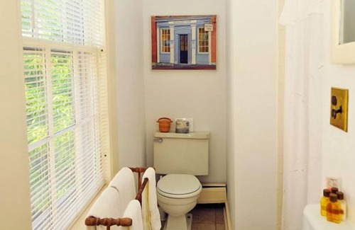 Nantucket Town House | Cozy Languedoc Inn & 3 Hussey St Guest House with Ocean Views