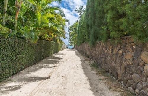 Lanikai House | Relax at Lanikai Ohana Hale: Family-Friendly with Pool