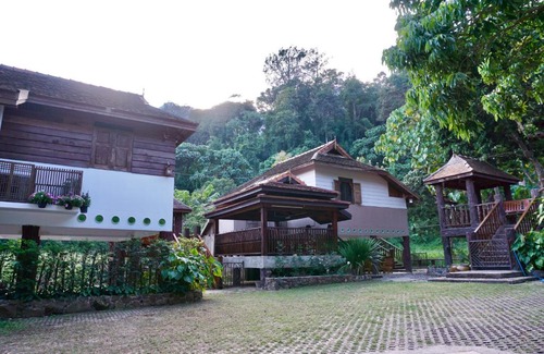 Chiang Dao House | Highly Rated LANNA HOUSE: Pet-Friendly Retreat in Chiang Dao