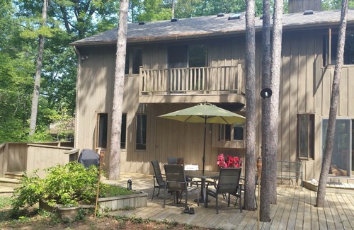 Grand Bend Cottage | Discover Lansdown Cottage near Pinery Park in Grand Bend