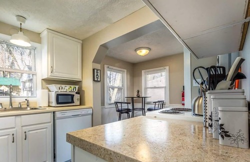 Lansing House | Convenient Lansing Home: Between MSU and Vibrant Old Town