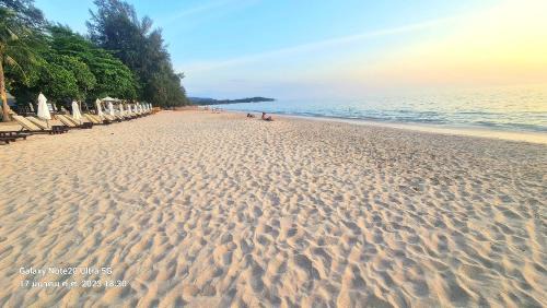 Ko Lanta Resort | Oceanfront Escape at Lanta Amara Resort - Rated 9.3/10