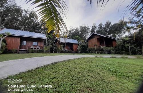 Ko Lanta House | Oceanfront Lanta Para Hut: Guest Rated 9.8 with Dining