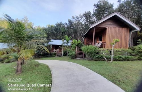 Ko Lanta House | Oceanfront Lanta Para Hut: Guest Rated 9.8 with Dining