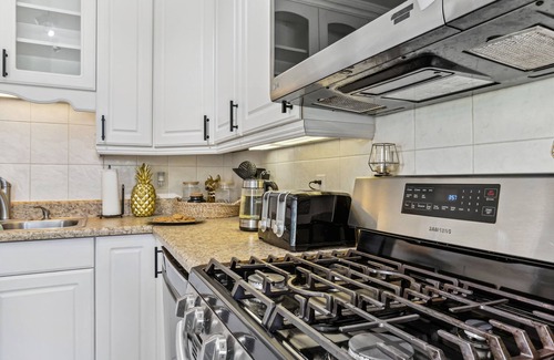 Lantana House | Relax at Lantana Beach House - Steps from the Shore