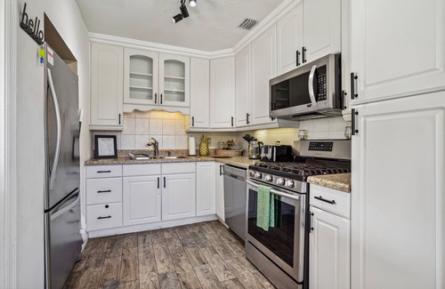 Lantana House | Relax at Lantana Beach House - Steps from the Shore